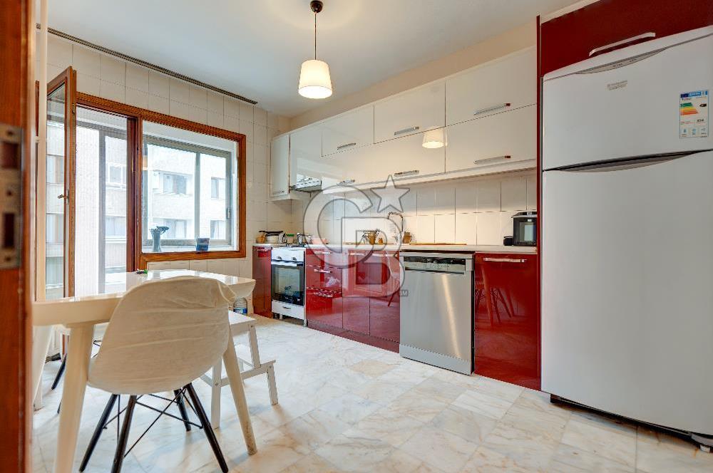SUADİYE CAD.ÇOK YAKIN 4+1 BAKIMLI MÜKEMMEL ARA KAT