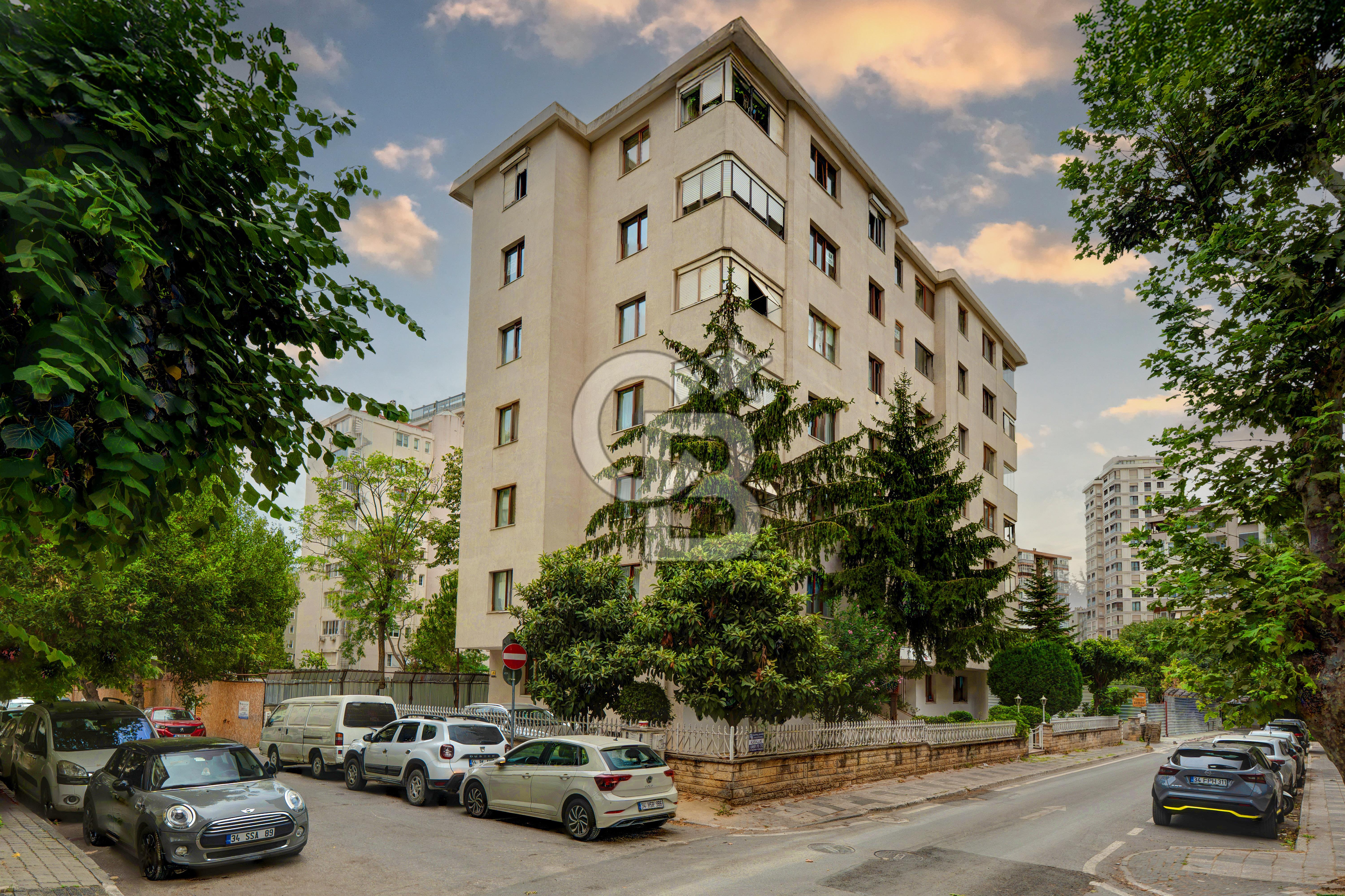 SUADİYE CAD.ÇOK YAKIN 4+1 BAKIMLI MÜKEMMEL ARA KAT