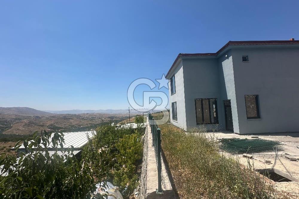 COLDWELL BANKER SAFİR'den GÜNDÜZBEY'de SATILIK HAVUZLU VİLLA
