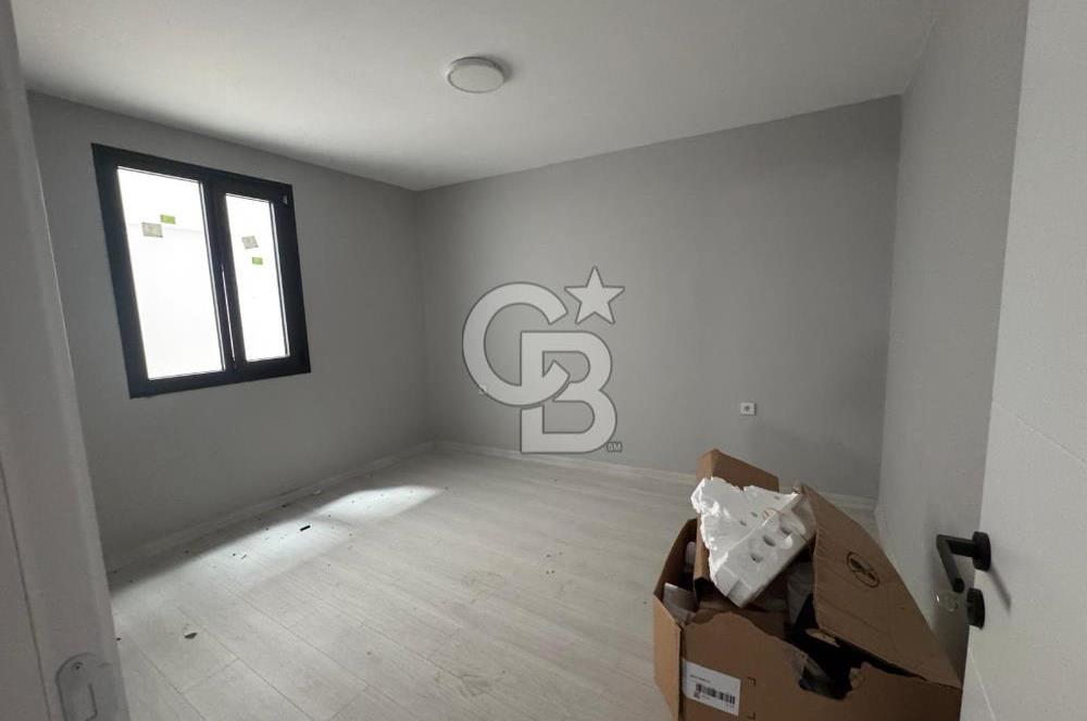 Çeşme Dalyan'da Çift Cepheli Komple Satılık Bina