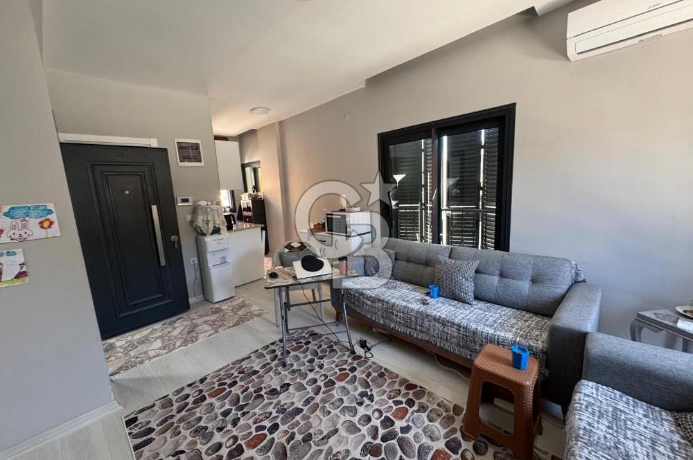 Çeşme Dalyan'da Çift Cepheli Komple Satılık Bina