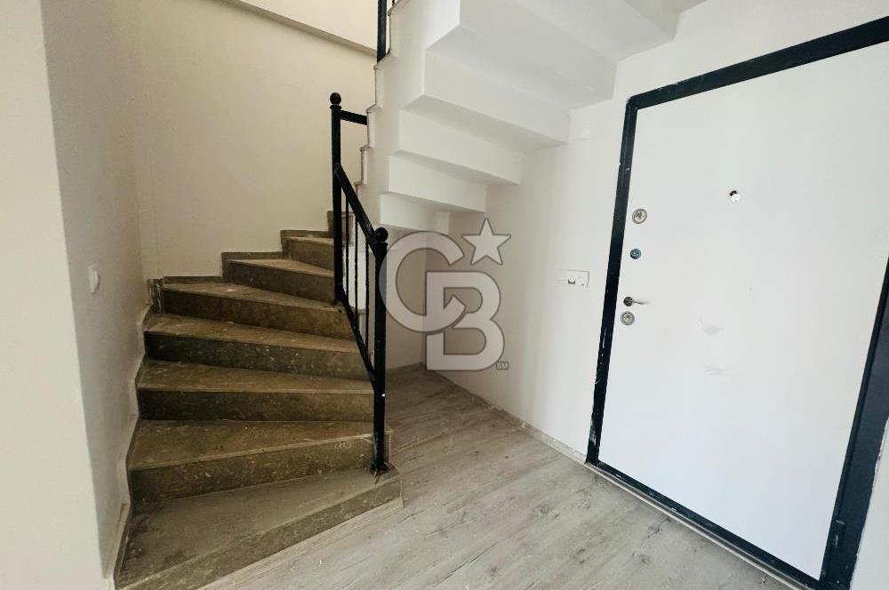 Foça Bağarası Ana Cadde Üzerinde Kiralık 3+1 Dubleks Daire