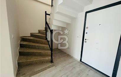 Foça Bağarası Ana Cadde Üzerinde Kiralık 3+1 Dubleks Daire