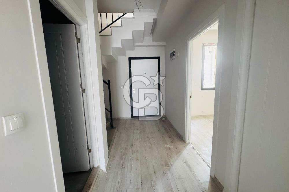 Foça Bağarası Ana Cadde Üzerinde Kiralık 3+1 Dubleks Daire
