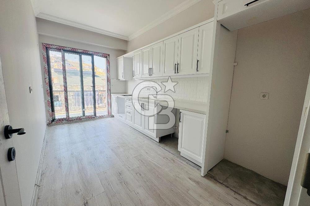Foça Bağarası Ana Cadde Üzerinde Kiralık 3+1 Dubleks Daire