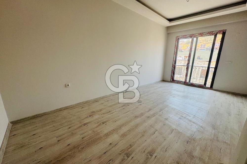 Foça Bağarası Ana Cadde Üzerinde Kiralık 3+1 Dubleks Daire