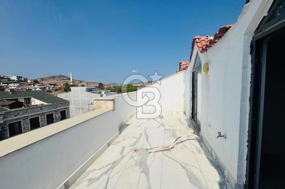Foça Bağarası Ana Cadde Üzerinde Kiralık 3+1 Dubleks Daire
