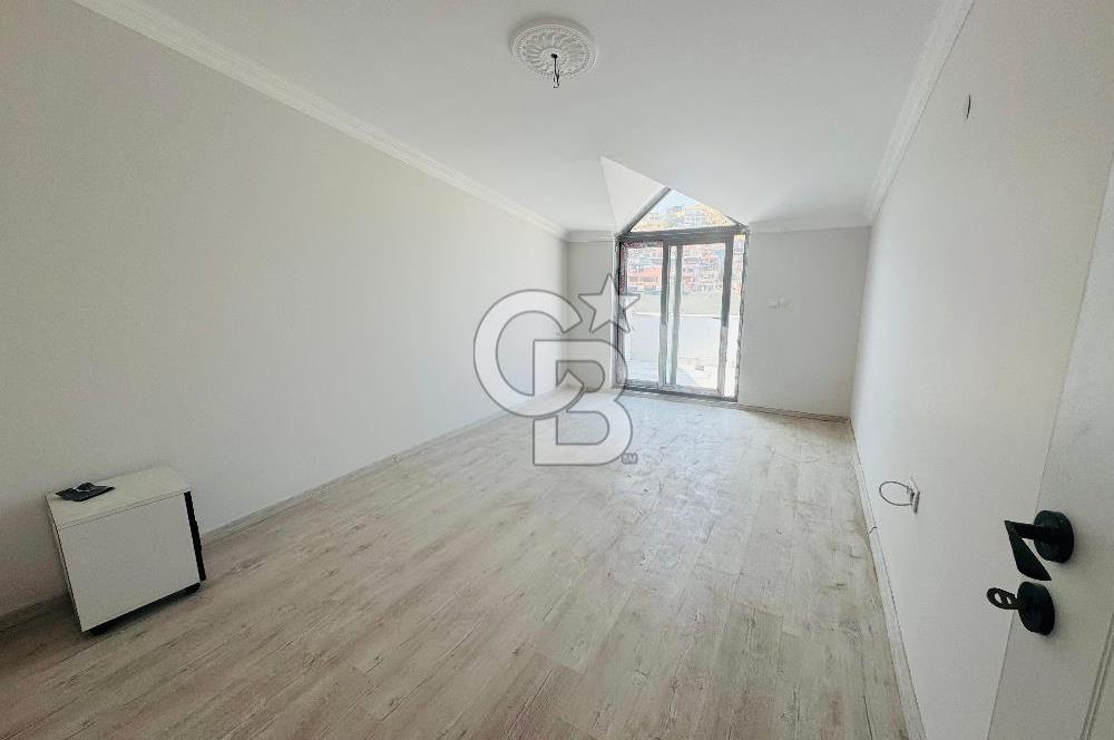 Foça Bağarası Ana Cadde Üzerinde Kiralık 3+1 Dubleks Daire