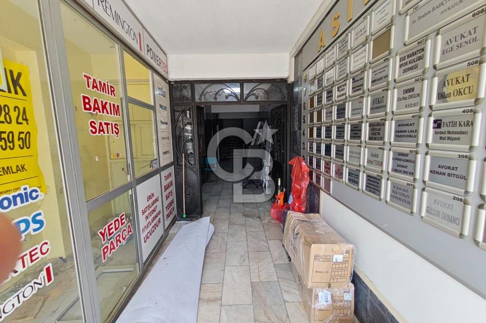 KONAK TİCARET BÖLGESİNİN KÖKLÜ İŞ MERKEZİ ASİL HAN’DA SATILIK OFİS