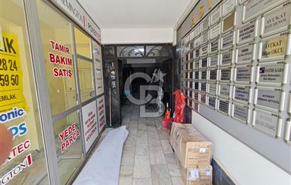 KONAK TİCARET BÖLGESİNİN KÖKLÜ İŞ MERKEZİ ASİL HAN’DA SATILIK OFİS