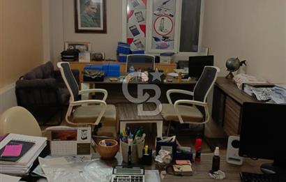 KONAK TİCARET BÖLGESİNİN KÖKLÜ İŞ MERKEZİ ASİL HAN’DA SATILIK OFİS