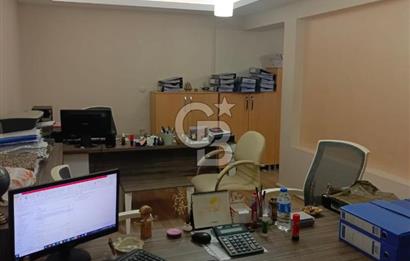 KONAK TİCARET BÖLGESİNİN KÖKLÜ İŞ MERKEZİ ASİL HAN’DA SATILIK OFİS