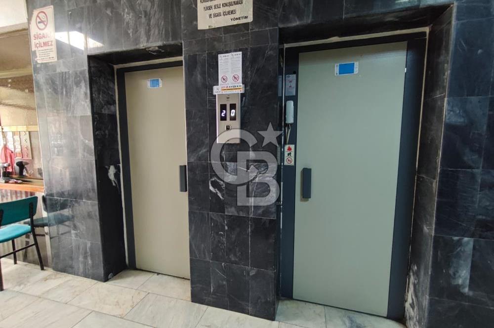 KONAK TİCARET BÖLGESİNİN KÖKLÜ İŞ MERKEZİ ASİL HAN’DA SATILIK OFİS