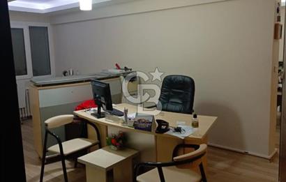 KONAK TİCARET BÖLGESİNİN KÖKLÜ İŞ MERKEZİ ASİL HAN’DA SATILIK OFİS