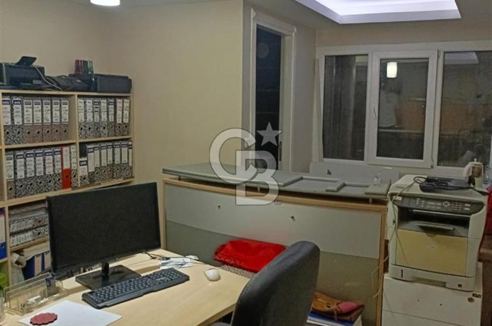 KONAK TİCARET BÖLGESİNİN KÖKLÜ İŞ MERKEZİ ASİL HAN’DA SATILIK OFİS