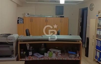 KONAK TİCARET BÖLGESİNİN KÖKLÜ İŞ MERKEZİ ASİL HAN’DA SATILIK OFİS