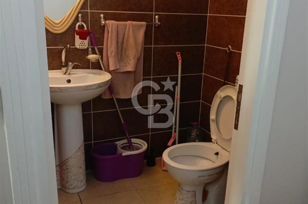 KONAK TİCARET BÖLGESİNİN KÖKLÜ İŞ MERKEZİ ASİL HAN’DA SATILIK OFİS