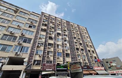 KONAK TİCARET BÖLGESİNİN KÖKLÜ İŞ MERKEZİ ASİL HAN’DA SATILIK OFİS
