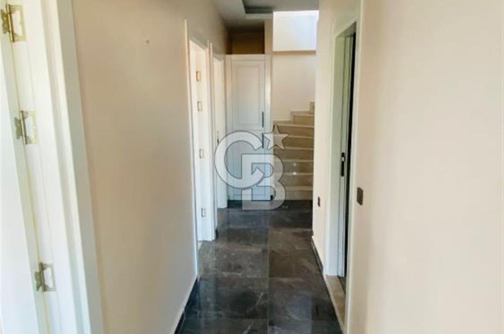  Foça Kazımdirik Mahallesinde Kiralık 3+1 Dubleks Daire