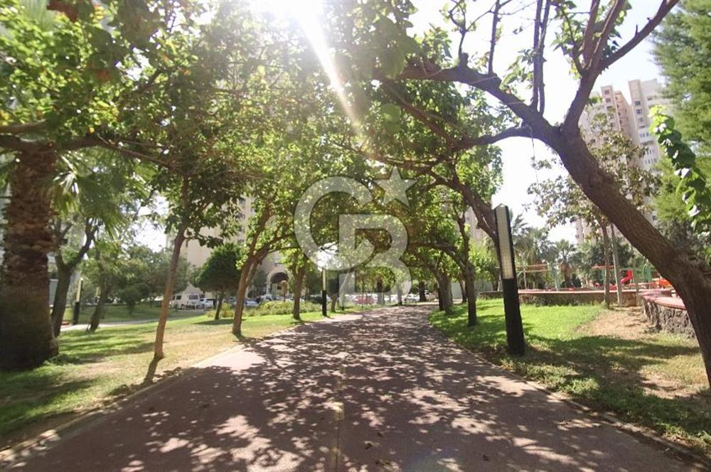 Karşıyaka Mavişehir Albatros Sitesinde Satılık 3+1 154 M² Daire