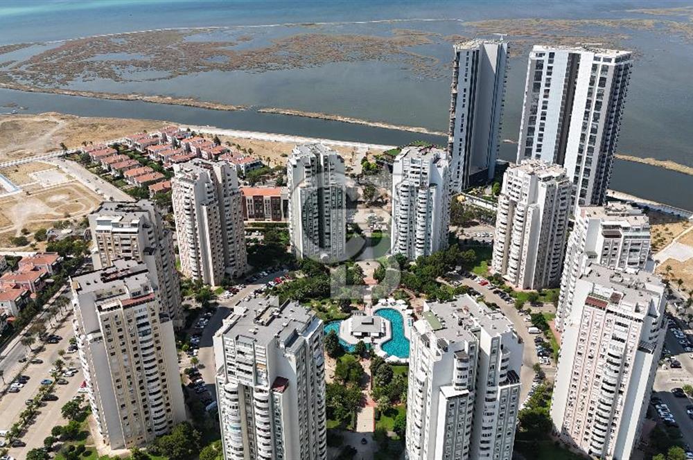 Karşıyaka Mavişehir Albatros Sitesinde Satılık 3+1 154 M² Daire
