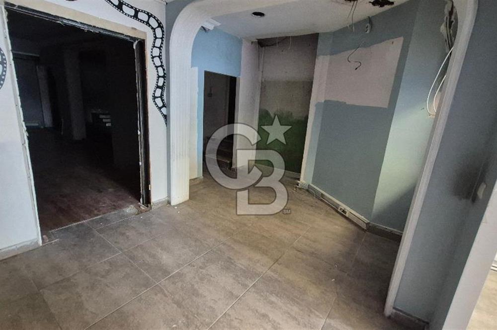 İZMİT MERKEZ İNÖNÜ CADDESİ ÜZERİ SATILIK GİRİŞ KAT 130M2 DÜKKAN