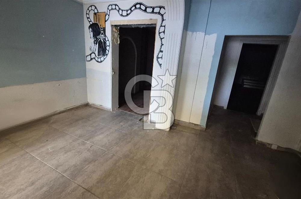 İZMİT MERKEZ İNÖNÜ CADDESİ ÜZERİ SATILIK GİRİŞ KAT 130M2 DÜKKAN