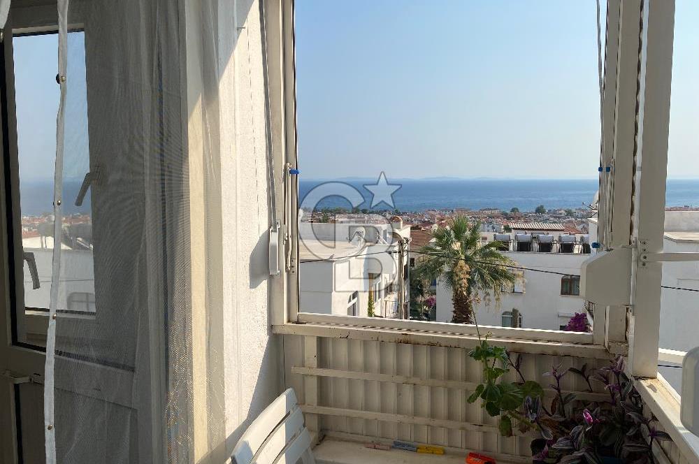 Altınoluk’ta Deniz Manzaralı Yenilemiş Satılık 2+1 Daire