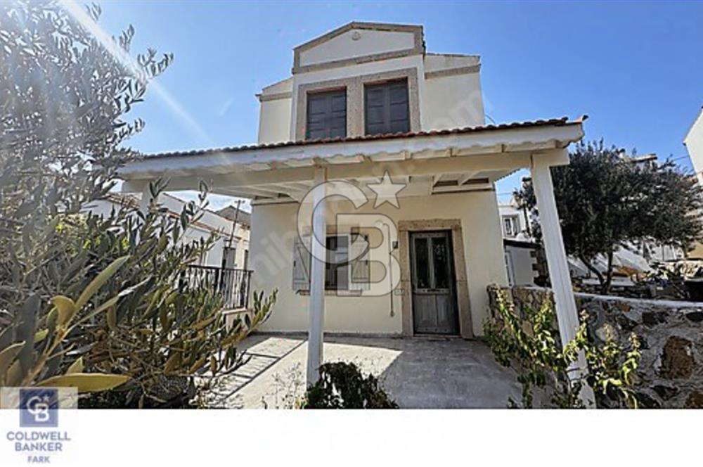 Cb FARK'tan Cunda Merkezde Bahçeli Taş Villa