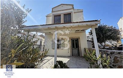 Cb FARK'tan Cunda Merkezde Bahçeli Taş Villa