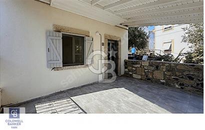 Cb FARK'tan Cunda Merkezde Bahçeli Taş Villa
