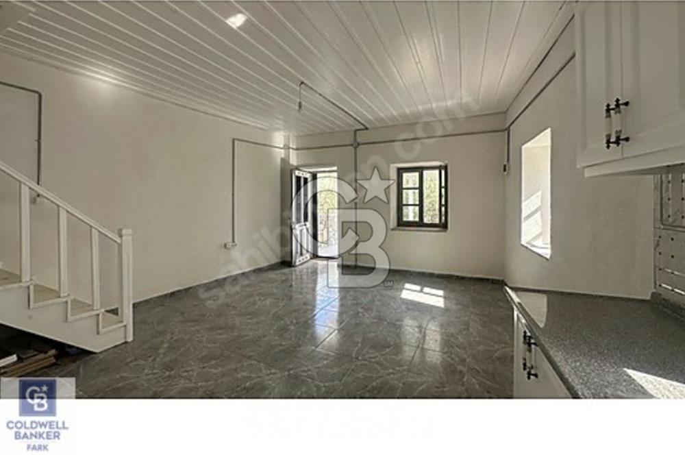 Cb FARK'tan Cunda Merkezde Bahçeli Taş Villa