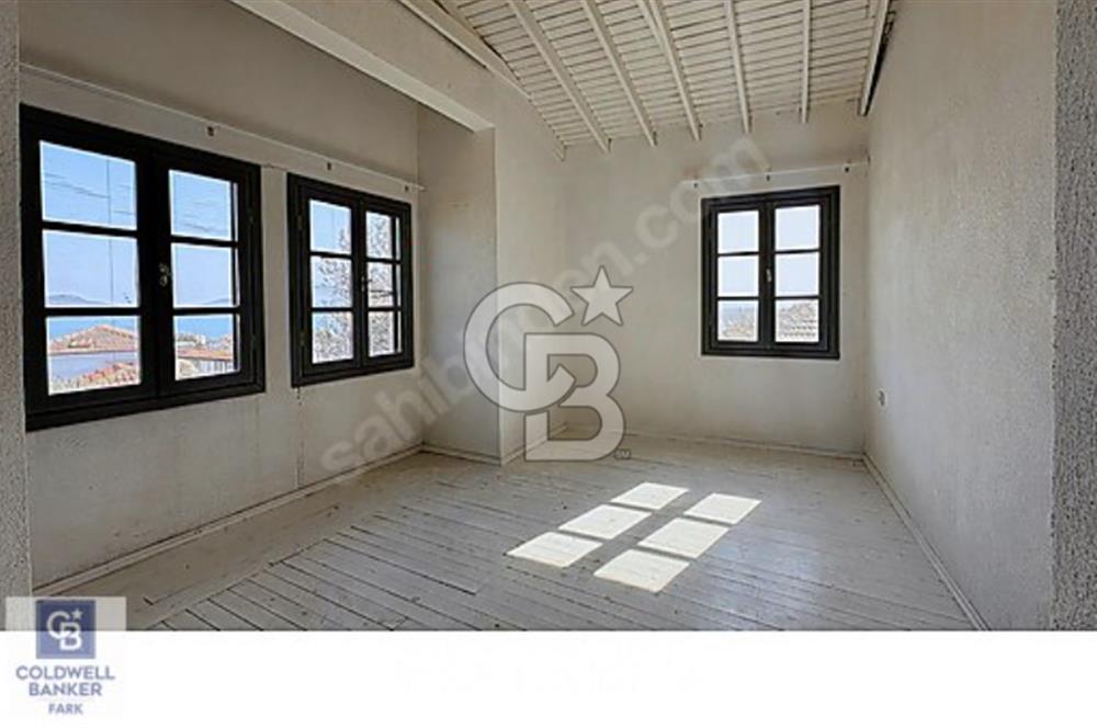 Cb FARK'tan Cunda Merkezde Bahçeli Taş Villa