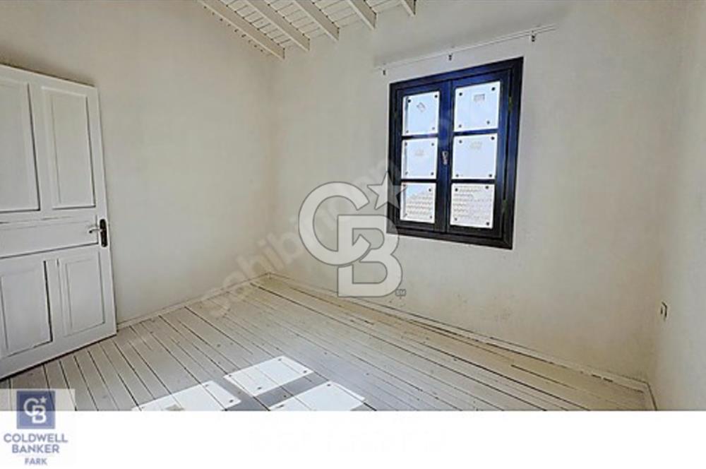 Cb FARK'tan Cunda Merkezde Bahçeli Taş Villa