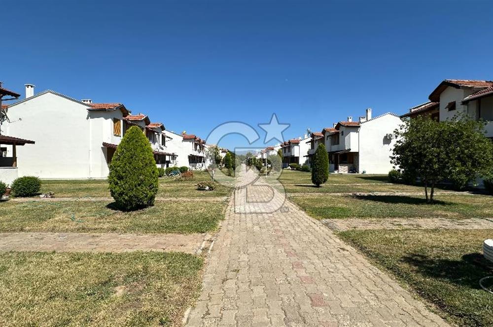 CB FARK'tan Acil Satılık Denize 100 Metre Site İçi Havuzlu Villa