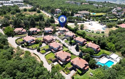 BURSA MUDANYA BADEMLİ, YAMAÇLAR SİTESİNDE SATILIK VİLLA