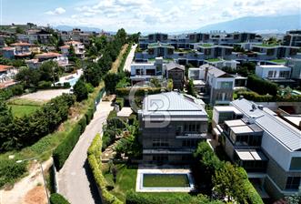 BURSA MUDANYA BADEMLİ, OLEA43 SİTESİNDE SATILIK VİLLA