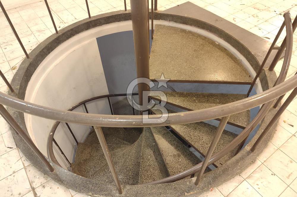 Karabağlar Selgeçen Modeka İş Merkezinde Kiralık Dükkan
