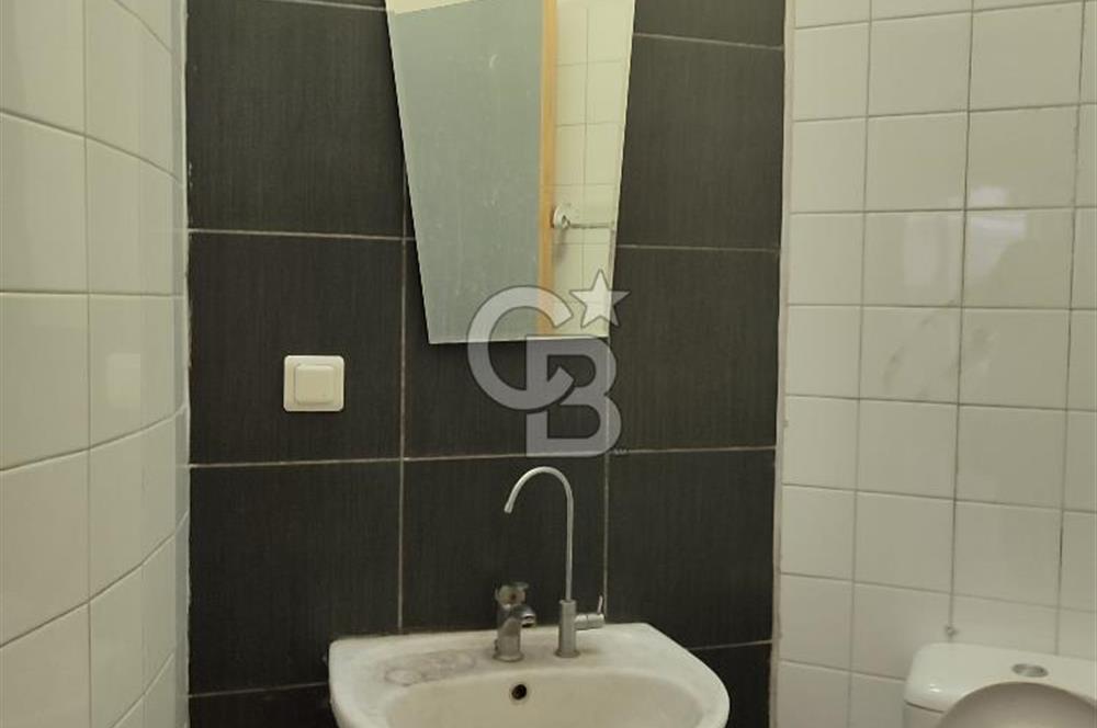 Karabağlar Selgeçen Modeka İş Merkezinde Kiralık Dükkan