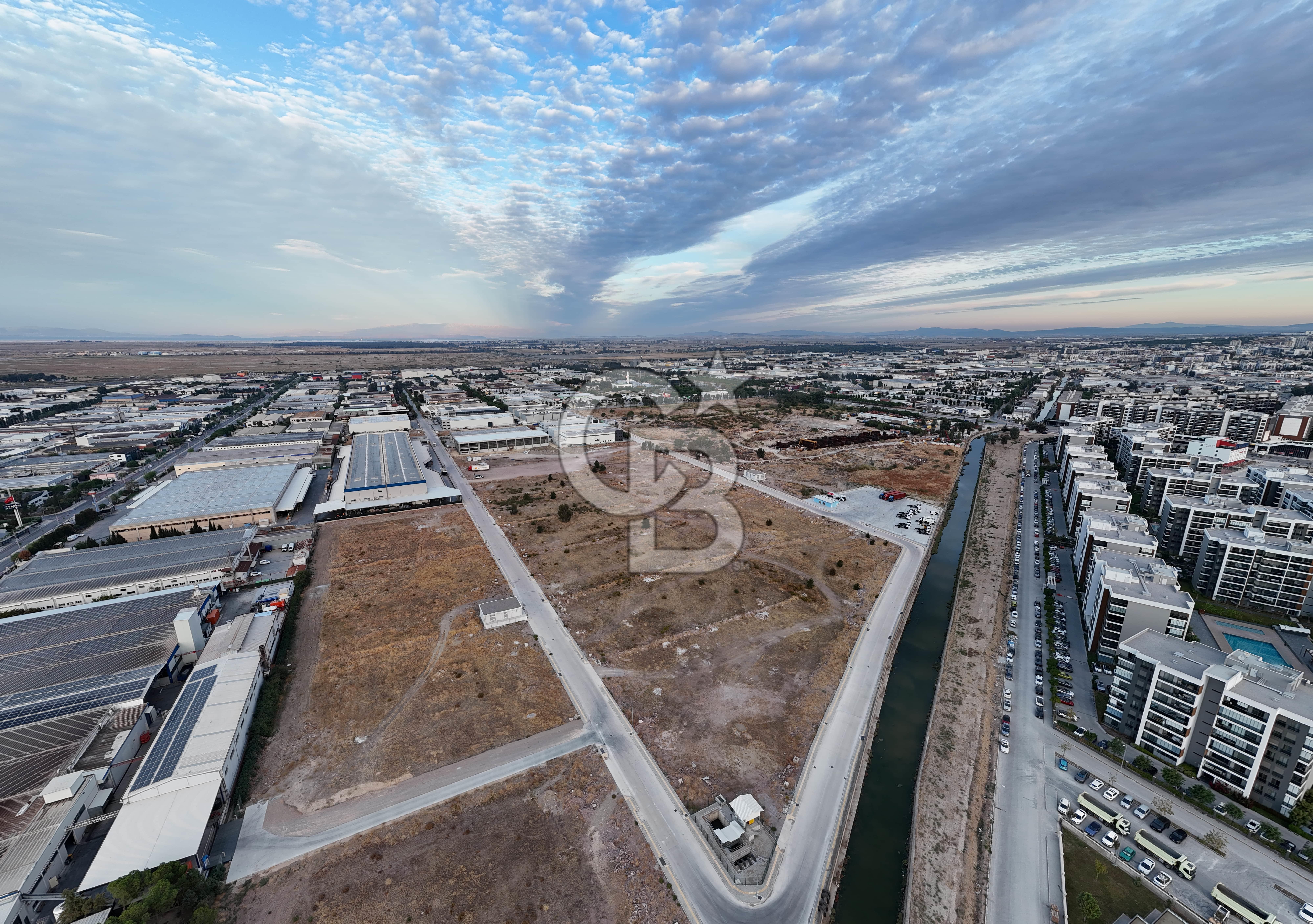 Çiğli Ataşehir Modern 1 Havuz Cepheli Satılık 2+1 Daire