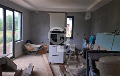 KÖRFEZ ELMACIK KÖYÜ SATILIK 1270 M2 ARSA İÇİNDE 2 KATLI 6+2 EV