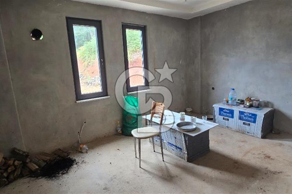 KÖRFEZ ELMACIK KÖYÜ SATILIK 1270 M2 ARSA İÇİNDE 2 KATLI 6+2 EV