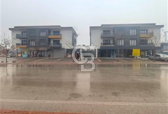 COLDWELL BANKER'DAN YOLA CEPHE MERKEZİ KONUMDA KİRALIK DÜKKAN