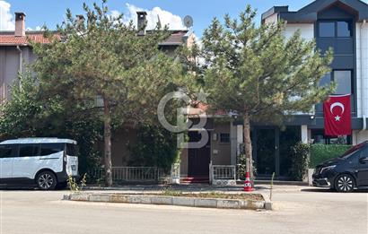 MUSTAFA KEMAL MAHALLESİ BARIŞ SİTESİNDE SATILIK VİLLA
