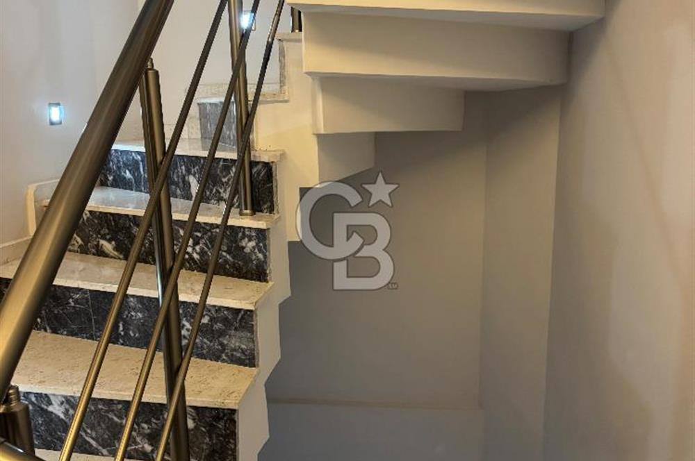 MENDERES’TE HAVUZLU SİTE İÇİNDE KİRALIK 4+1 TRİPLEX VİLLA