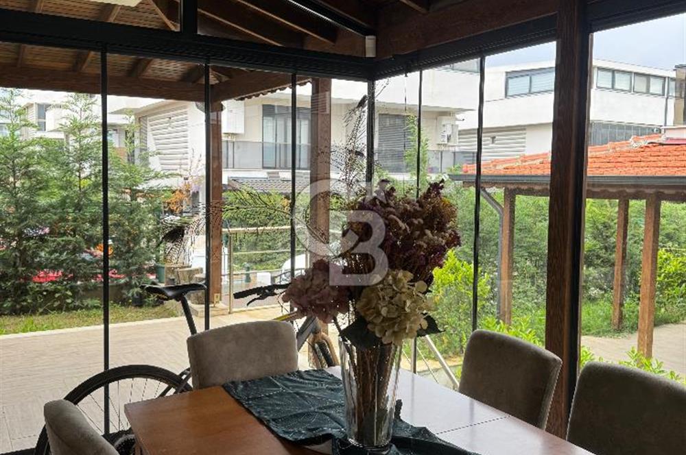 MENDERES’TE HAVUZLU SİTE İÇİNDE KİRALIK 4+1 TRİPLEX VİLLA
