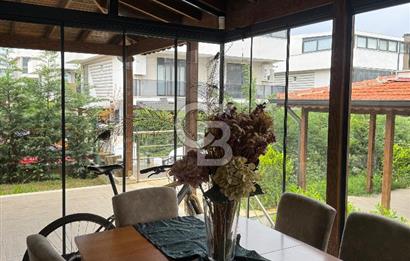 MENDERES’TE HAVUZLU SİTE İÇİNDE KİRALIK 4+1 TRİPLEX VİLLA