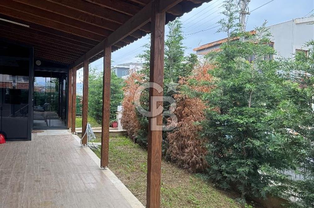 MENDERES’TE HAVUZLU SİTE İÇİNDE KİRALIK 4+1 TRİPLEX VİLLA