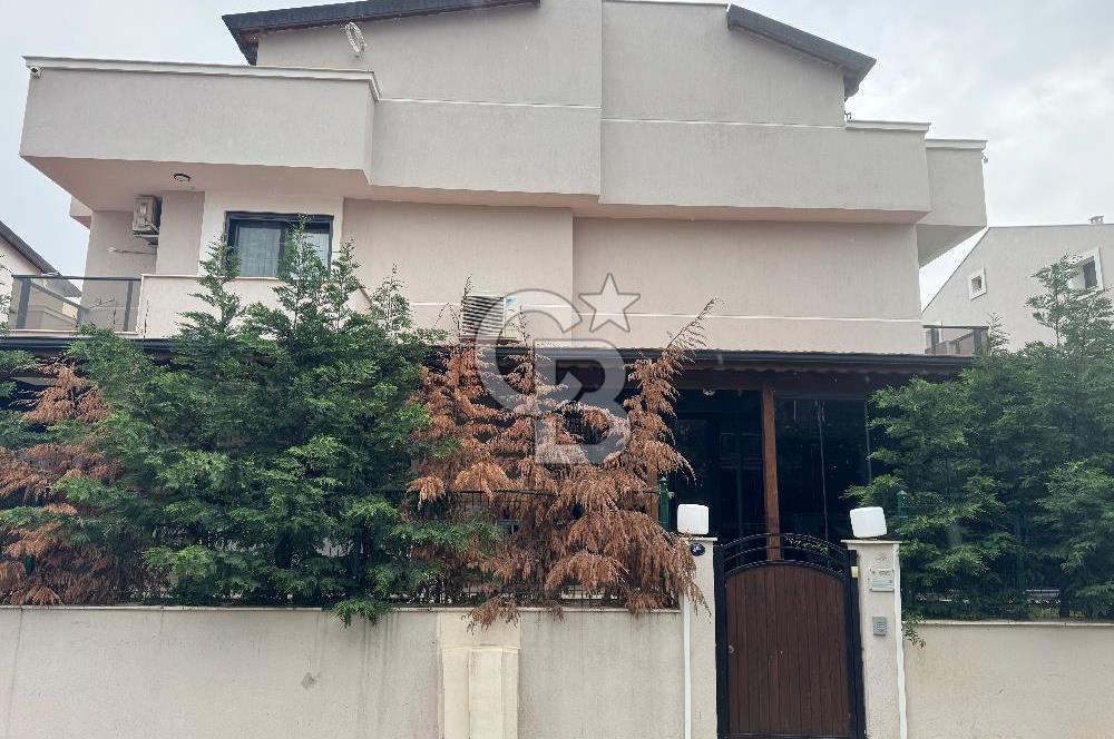 MENDERES’TE HAVUZLU SİTE İÇİNDE KİRALIK 4+1 TRİPLEX VİLLA