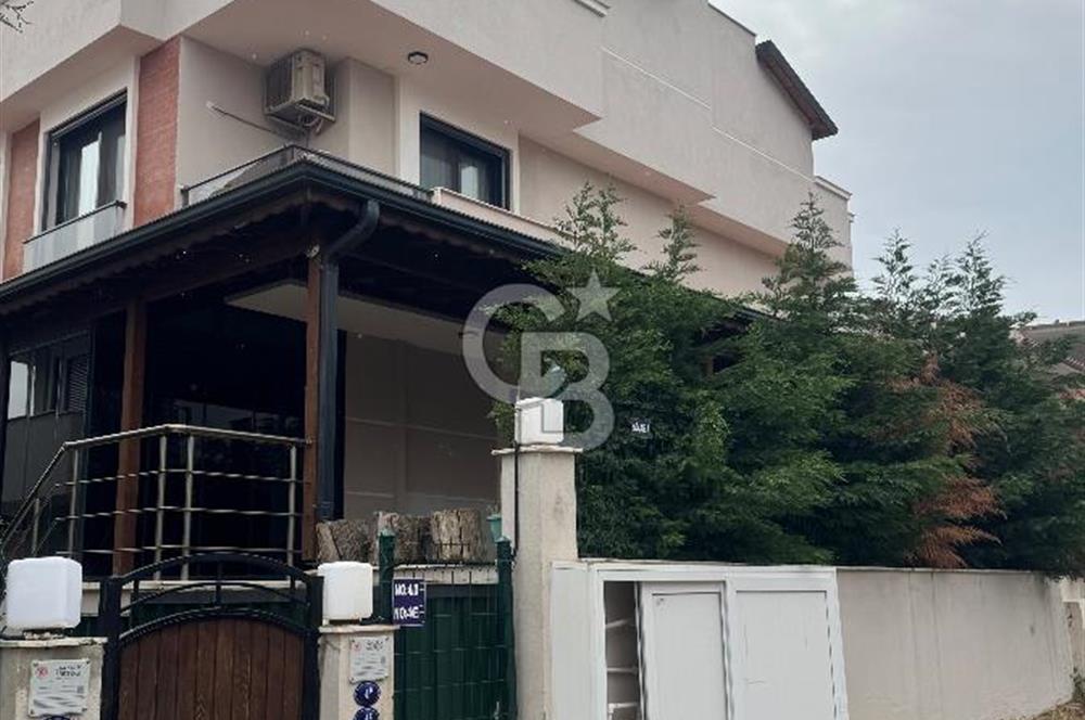 MENDERES’TE HAVUZLU SİTE İÇİNDE KİRALIK 4+1 TRİPLEX VİLLA